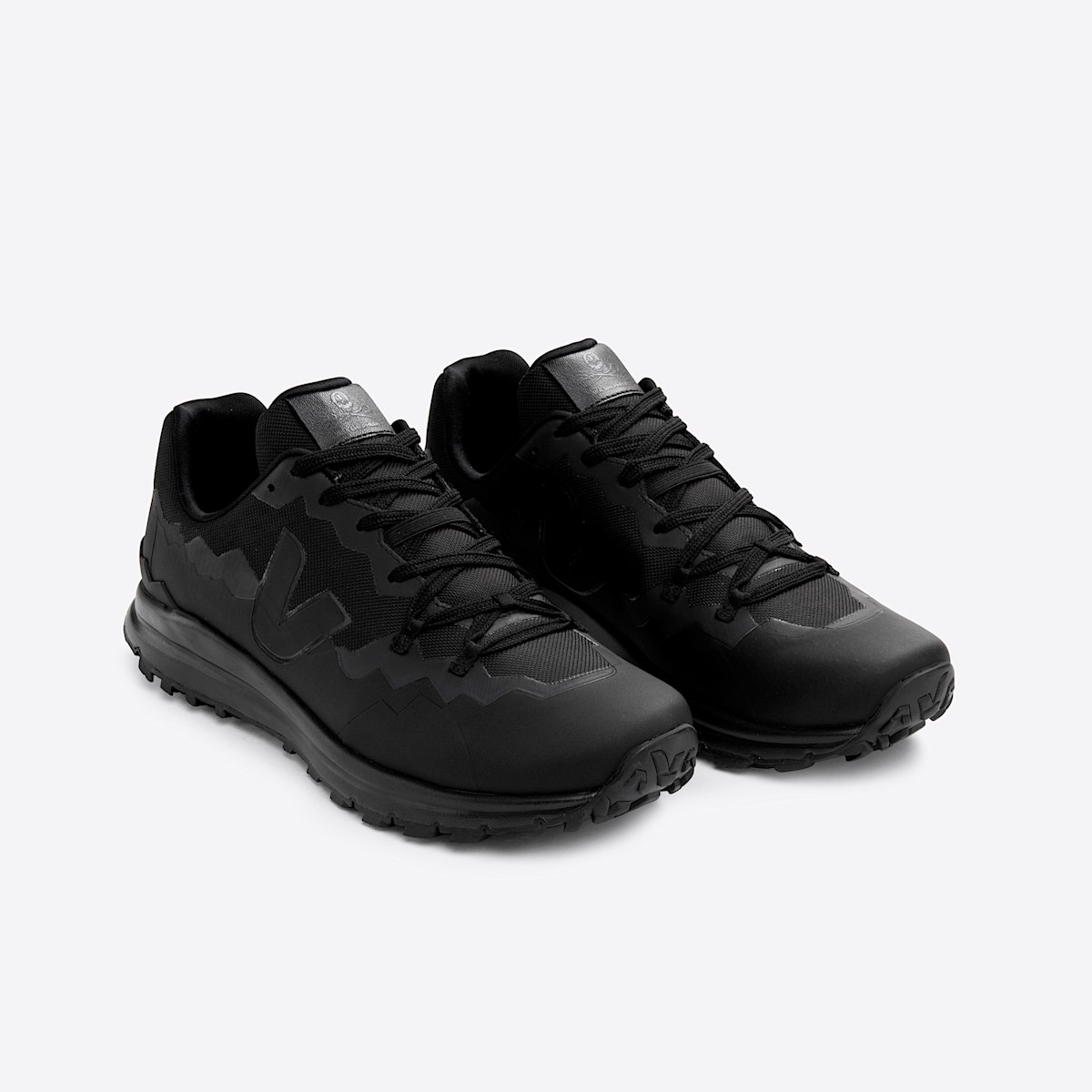FITZ ROY TREK-SHELL VEJA X SEA SHEPHERD FULL BLACK - Image 2