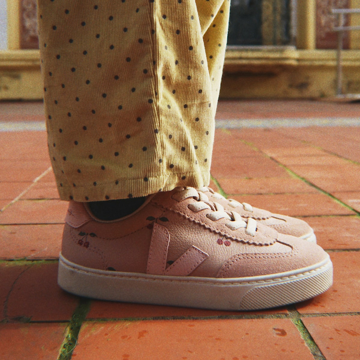 VOLLEY ELASTIC LACES LEATHER VEJA X KONGES SLØJD CHERRY - Image 4