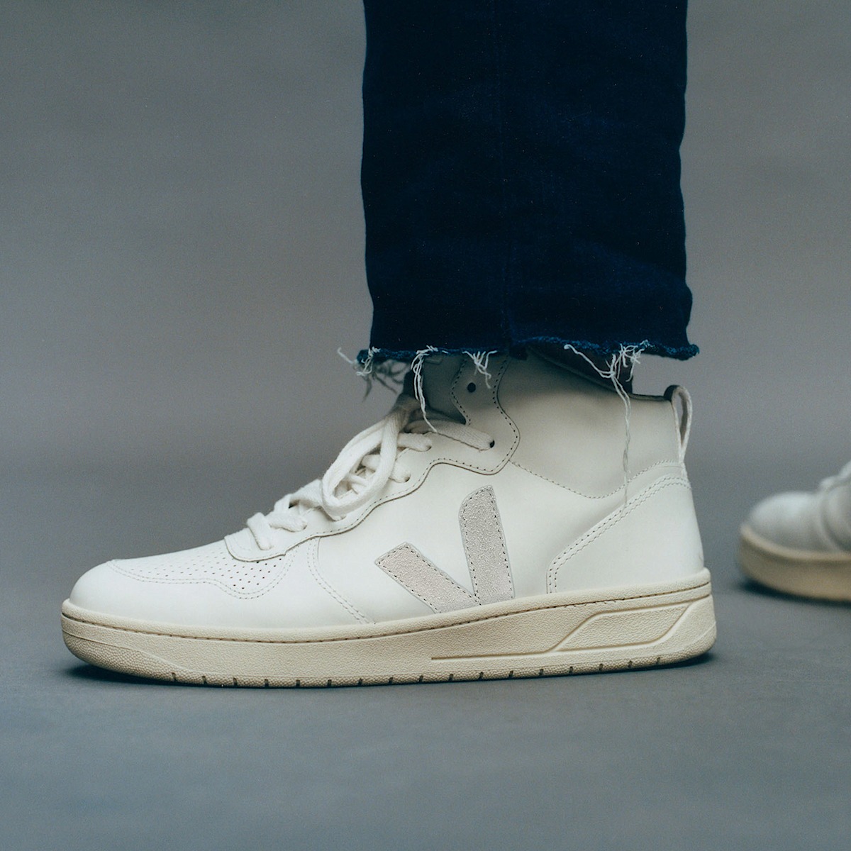 V-15 LEATHER WHITE - Image 4