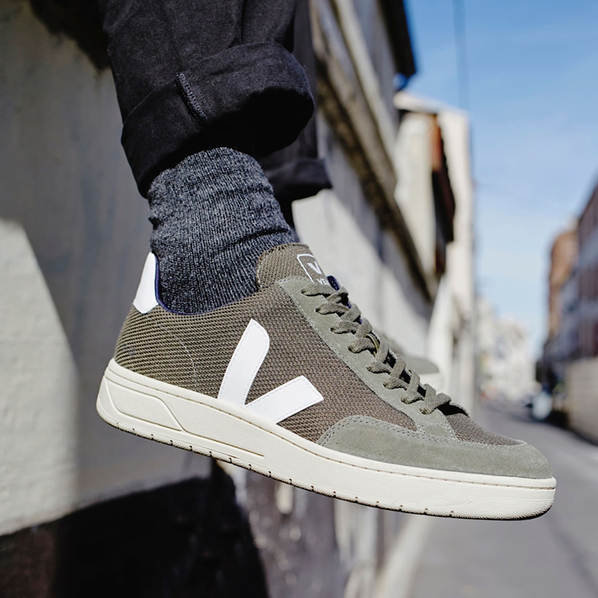 V-12 VEGAN B-MESH OLIVE WHITE - Image 4